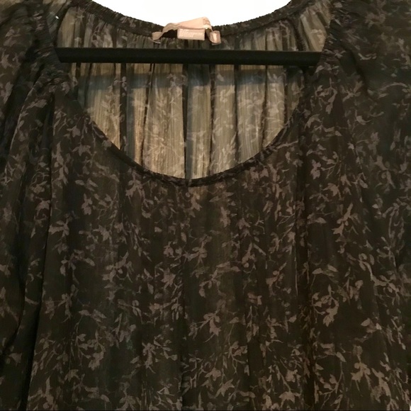 Subtle Floral Print Peasant-Style Tunic - Picture 6 of 6